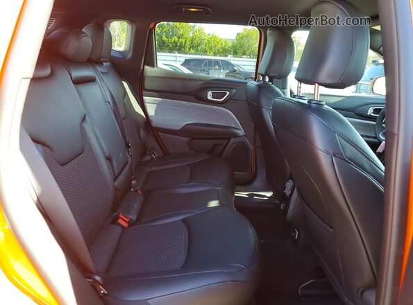 3C4NJDBN9TT199432 2026 JEEP COMPASS Оранжевый Вид задней части салона
