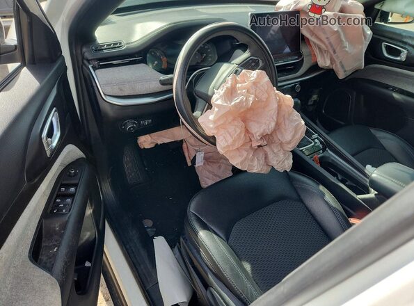 3C4NJDBNXRT132833 2024 JEEP COMPASS White Dashboard view