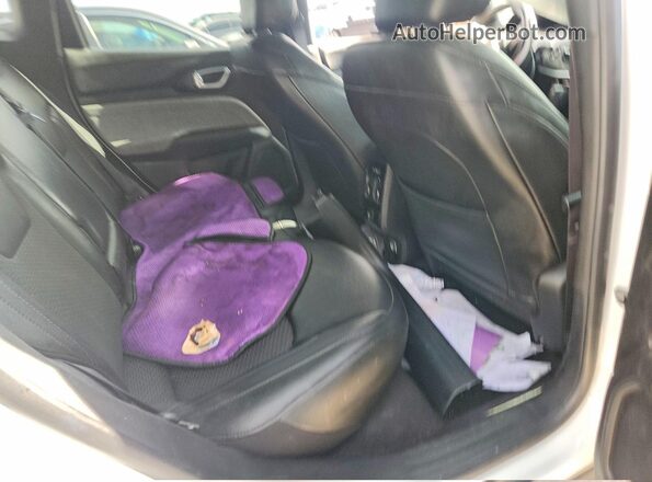 3C4NJDBNXRT132833 2024 JEEP COMPASS White Rear interior view