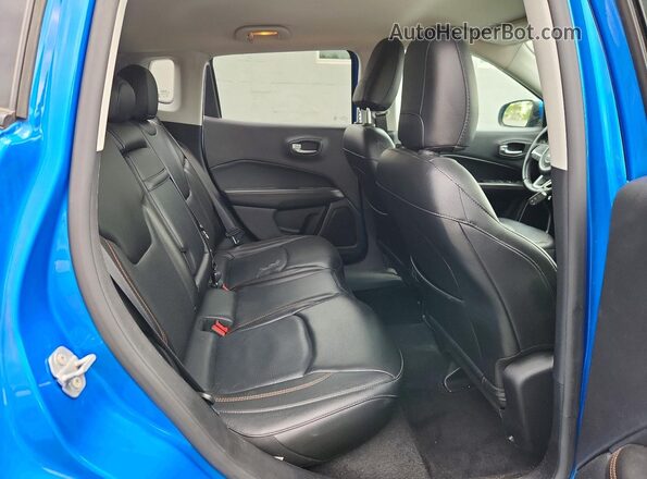 3C4NJDCB0JT328983 2018 JEEP COMPASS Синий Вид задней части салона