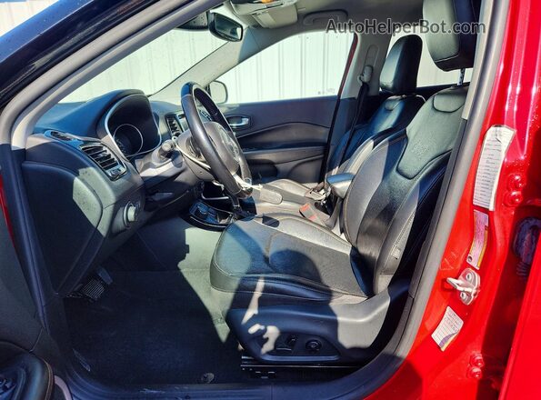 3C4NJDCB0MT595514 2021 JEEP COMPASS Красный Вид салона спереди
