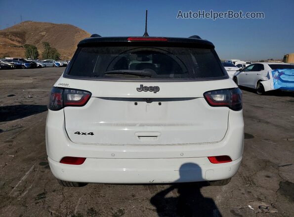 3C4NJDCB0NT141197 2022 JEEP COMPASS Белый Вид сзади