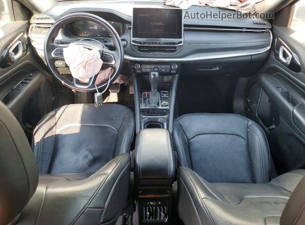 3C4NJDCB0NT141197 2022 JEEP COMPASS Белый Вид панели приборов