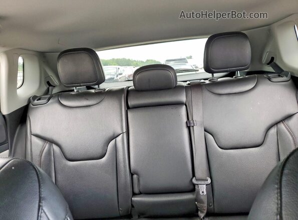 3C4NJDCB0NT155021 2022 JEEP COMPASS Silver Rear seats view