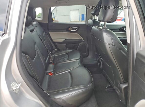 3C4NJDCB0NT155021 2022 JEEP COMPASS Silver Rear interior view