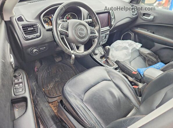 3C4NJDCB1JT100734 2018 JEEP COMPASS Silver Vista del salpicadero