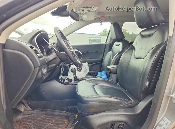 3C4NJDCB1JT100734 2018 JEEP COMPASS Silver Vista interior delantera