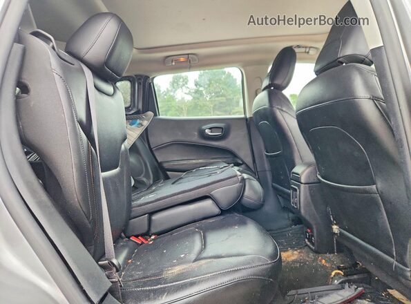 3C4NJDCB1JT100734 2018 JEEP COMPASS Silver Vista interior trasera