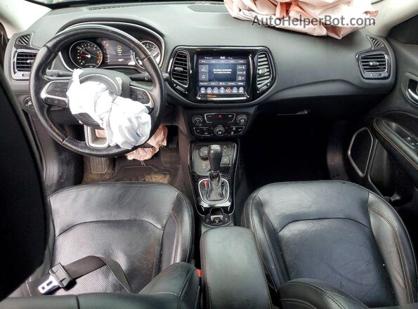 3C4NJDCB1JT222851 2018 JEEP COMPASS Black Вид панелі приладів