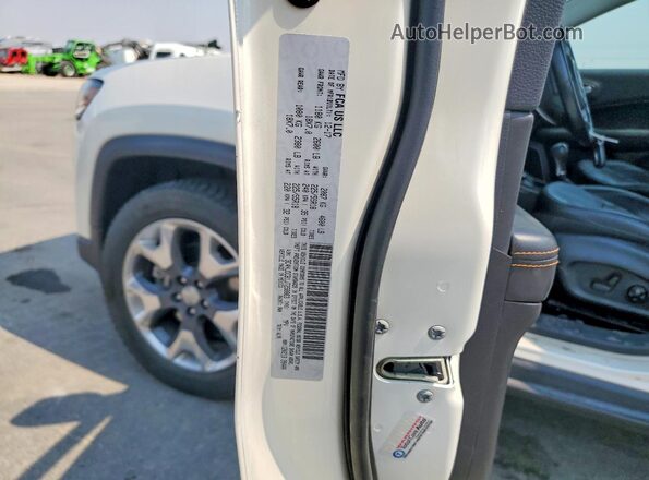 3C4NJDCB1JT258863 2018 JEEP COMPASS White Вид наклейки з VIN-кодом