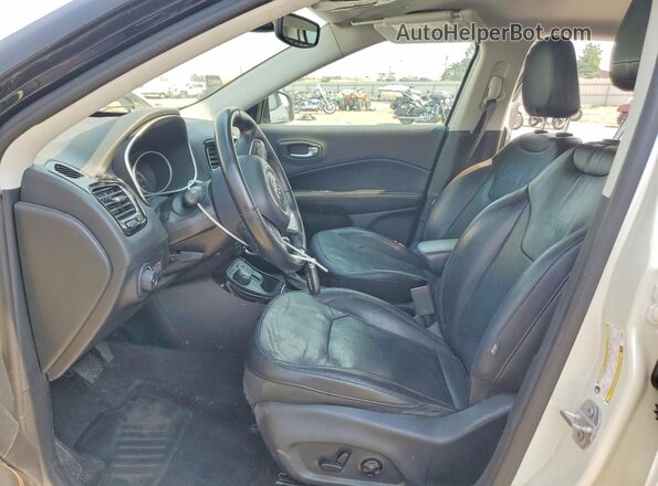 3C4NJDCB1JT258863 2018 JEEP COMPASS White Вид салону спереду