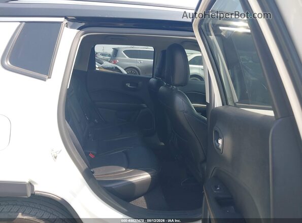 3C4NJDCB1JT266378 2018 JEEP COMPASS White Vista de la etiqueta del VIN