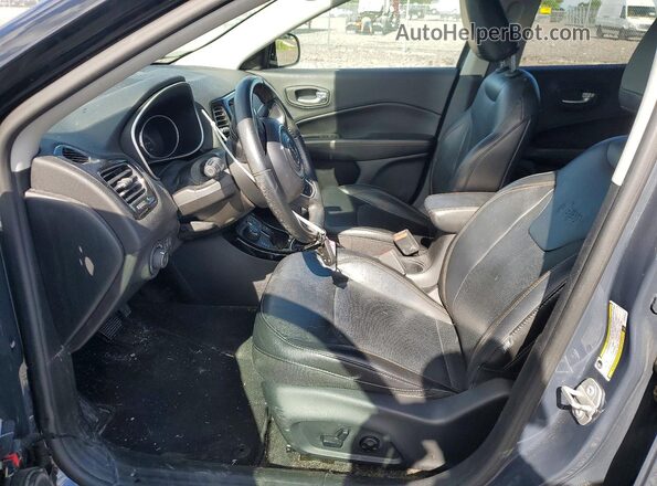 3C4NJDCB1JT354900 2018 JEEP COMPASS Серый Вид салона спереди