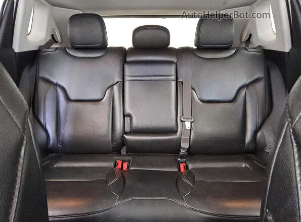 3C4NJDCB1JT470355 2018 JEEP COMPASS White Vista de los asientos traseros