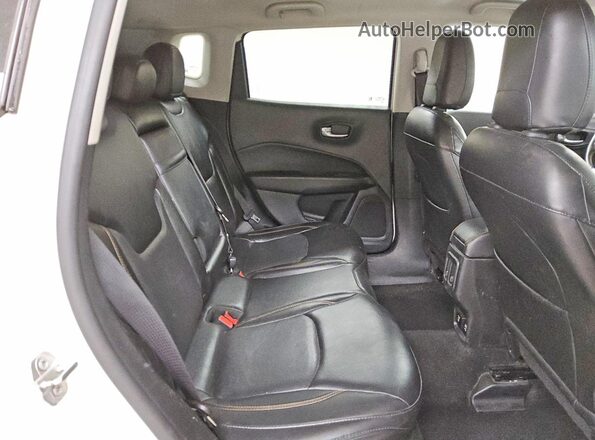 3C4NJDCB1JT470355 2018 JEEP COMPASS White Vista interior trasera