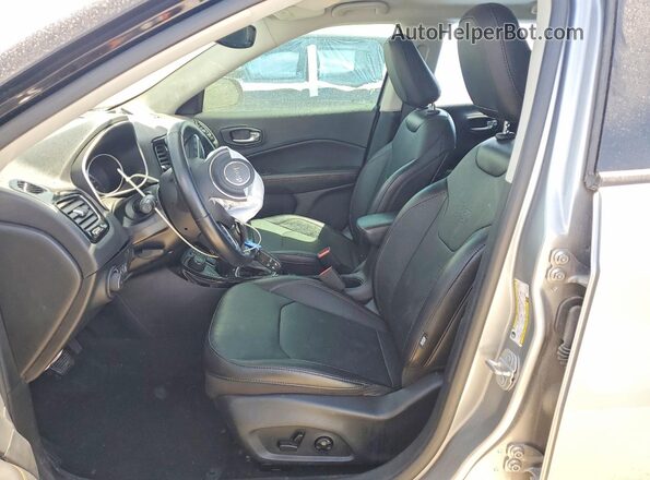 3C4NJDCB1MT550520 2021 JEEP COMPASS Серебряный Вид салона спереди