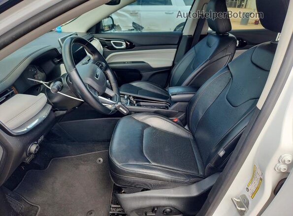 3C4NJDCB1NT186343 2022 JEEP COMPASS Белый Вид салона спереди