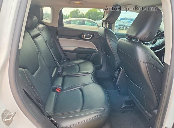 3C4NJDCB1NT186343 2022 JEEP COMPASS Белый Вид задней части салона