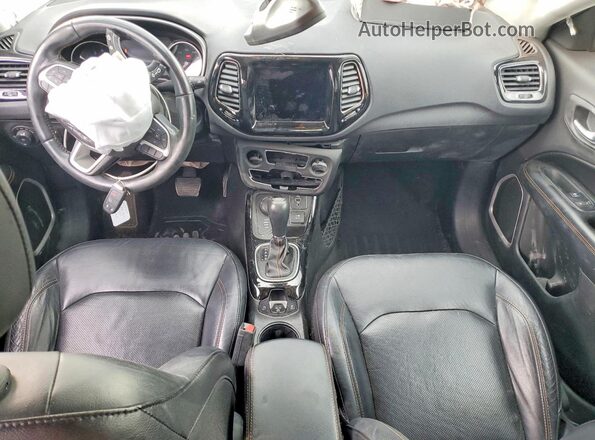 3C4NJDCB2JT134357 2018 JEEP COMPASS White Вид панелі приладів