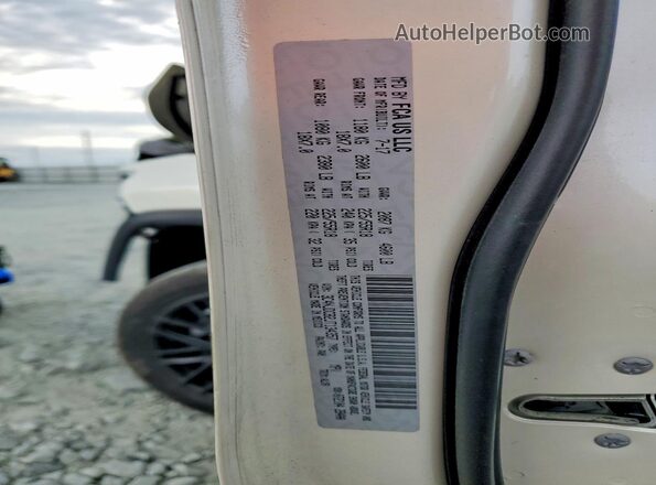 3C4NJDCB2JT134357 2018 JEEP COMPASS White Вид наклейки з VIN-кодом