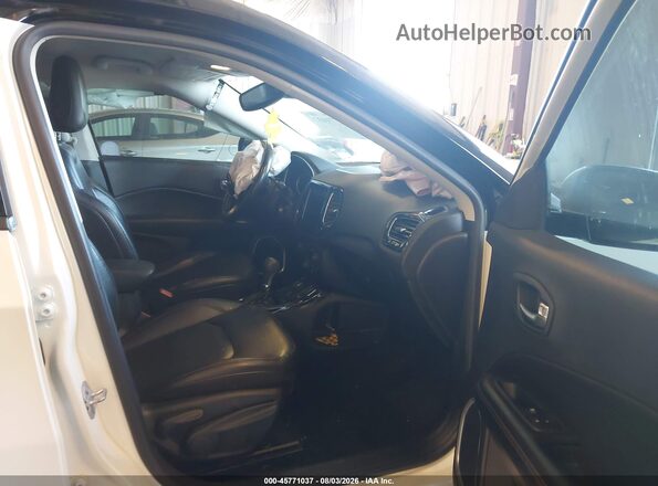 3C4NJDCB2JT329004 2018 JEEP COMPASS White Սալոնի դիմացի տեսք