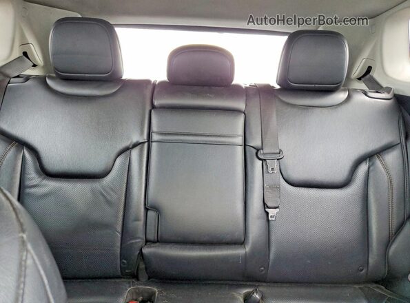 3C4NJDCB2KT620720 2019 JEEP COMPASS Silver Widok tylnych siedzeń