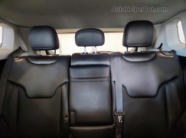 3C4NJDCB2KT653894 2019 JEEP COMPASS White Vista de los asientos traseros