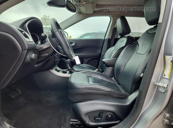3C4NJDCB2KT735821 2019 JEEP COMPASS Silver Սալոնի դիմացի տեսք