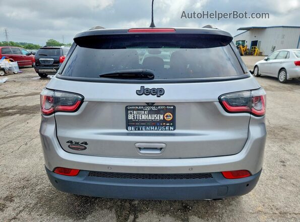 3C4NJDCB2KT735821 2019 JEEP COMPASS Silver Հետևի տեսք