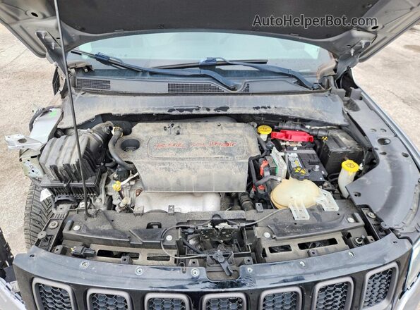 3C4NJDCB2KT735821 2019 JEEP COMPASS Silver Սալոնի հետևի տեսք