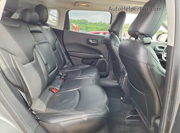 3C4NJDCB2KT735821 2019 JEEP COMPASS Silver Հետևի նստատեղերի տեսք