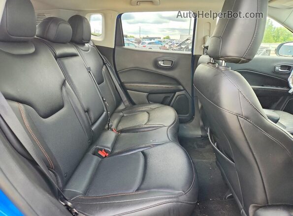 3C4NJDCB2MT550588 2021 JEEP COMPASS Blue Vista interior trasera