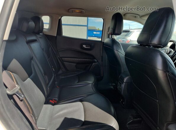 3C4NJDCB2MT599726 2021 JEEP COMPASS White Вид задньої частини салону