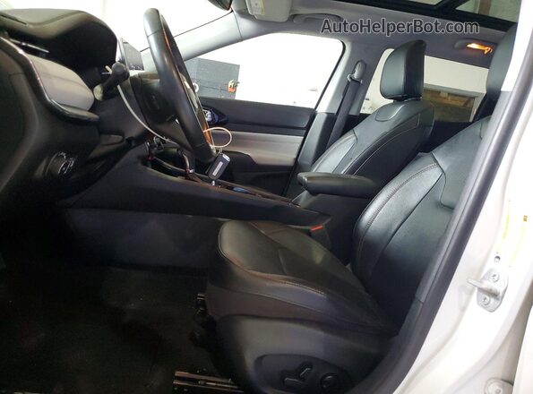 3C4NJDCB2NT181507 2022 JEEP COMPASS Белый Вид салона спереди