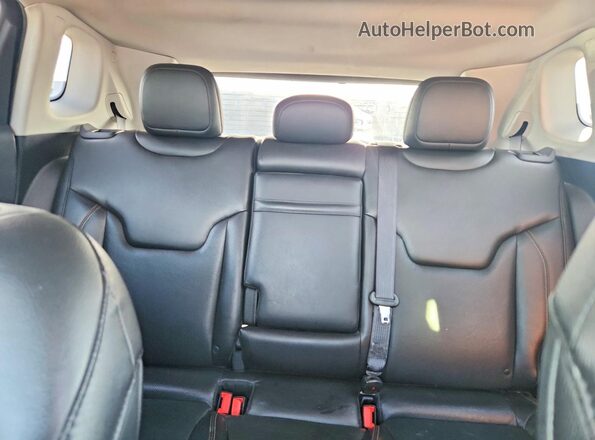 3C4NJDCB3JT306976 2018 JEEP COMPASS Blue Vista de los asientos traseros