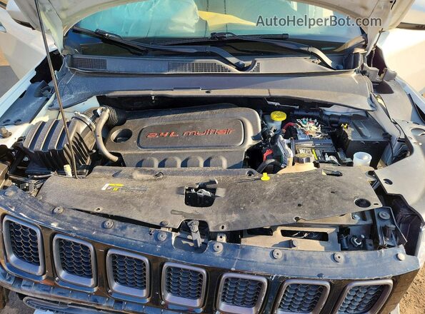 3C4NJDCB3LT155429 2020 JEEP COMPASS White Vista del compartimento del motor