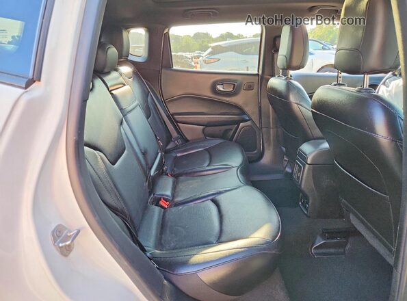 3C4NJDCB3LT155429 2020 JEEP COMPASS White Vista interior trasera