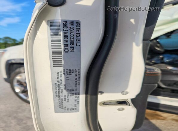 3C4NJDCB3MT511198 2021 JEEP COMPASS White ძრავის განყოფილების ხედი