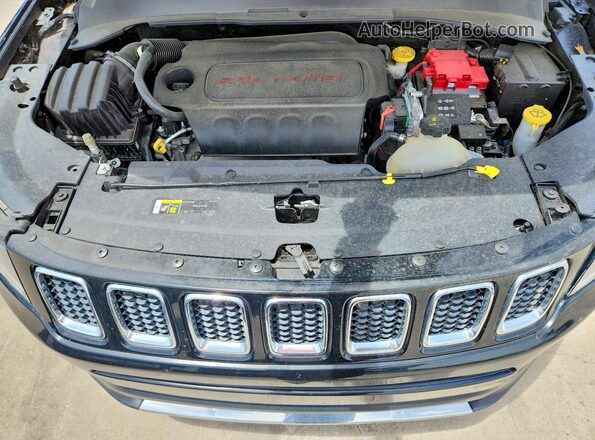 3C4NJDCB3MT555590 2021 JEEP COMPASS Black Vista del compartimento del motor