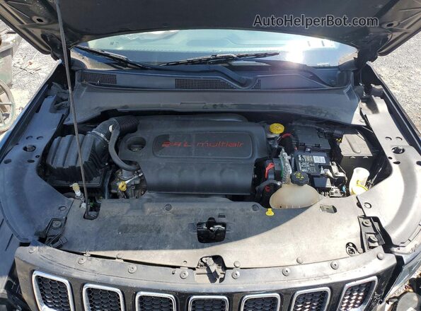 3C4NJDCB4JT105006 2018 JEEP COMPASS Black უკანა სალონის ხედი