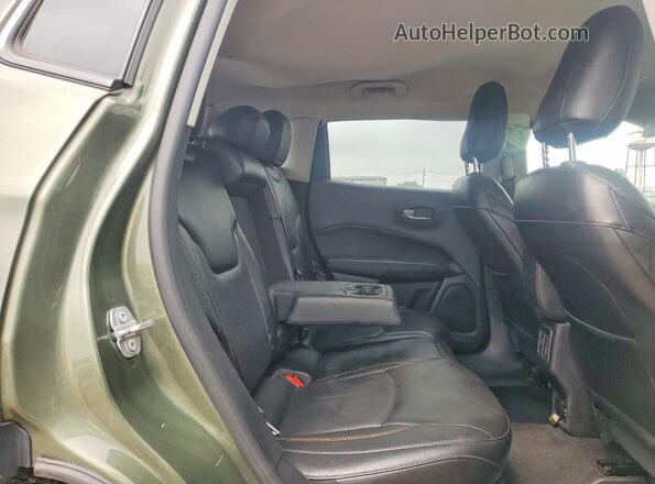3C4NJDCB4JT398048 2018 JEEP COMPASS Green Вид задньої частини салону
