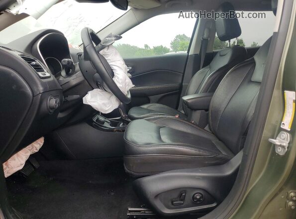3C4NJDCB4JT398048 2018 JEEP COMPASS Green Вид салону спереду