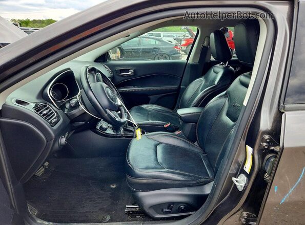 3C4NJDCB4KT619147 2019 JEEP COMPASS Серый Вид салона спереди