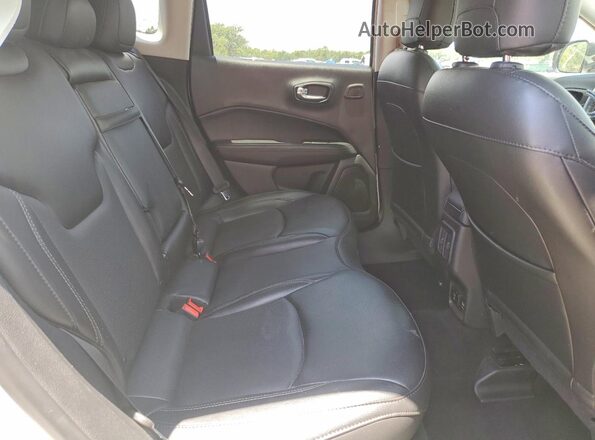 3C4NJDCB4KT669966 2019 JEEP COMPASS Белый Вид задней части салона