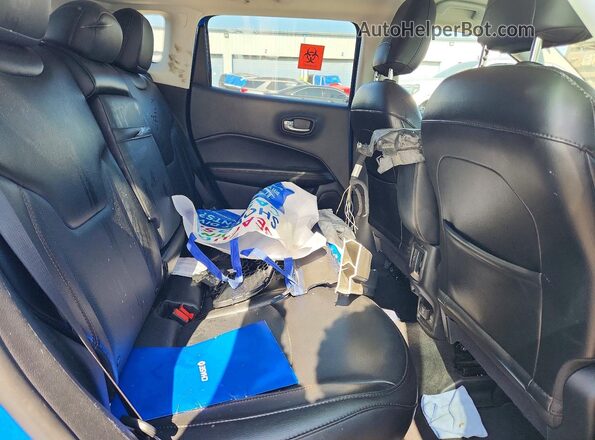 3C4NJDCB4LT106675 2020 JEEP COMPASS Blue Widok tylnych siedzeń