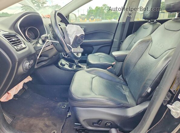 3C4NJDCB4LT164463 2020 JEEP COMPASS Черный Вид салона спереди