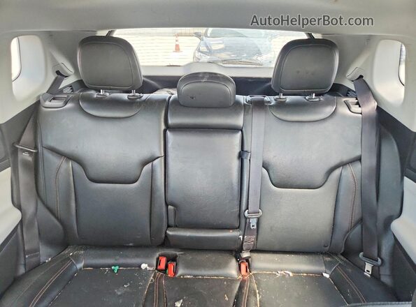 3C4NJDCB4NT155524 2022 JEEP COMPASS Black Widok tylnych siedzeń