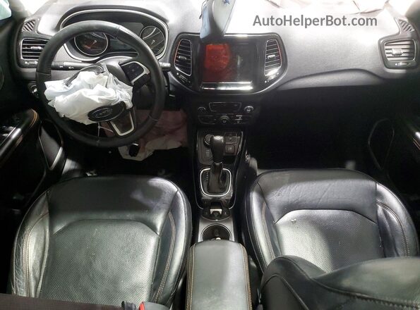 3C4NJDCB5HT674439 2017 JEEP COMPASS Черный Вид панели приборов