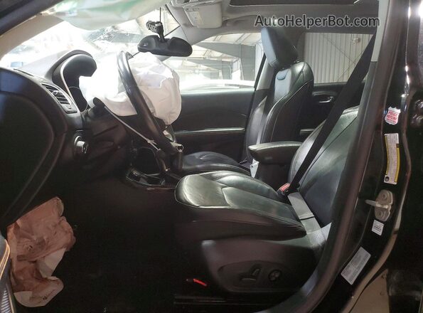 3C4NJDCB5HT674439 2017 JEEP COMPASS Черный Вид салона спереди