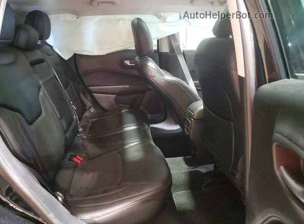 3C4NJDCB5HT674439 2017 JEEP COMPASS Черный Вид задней части салона